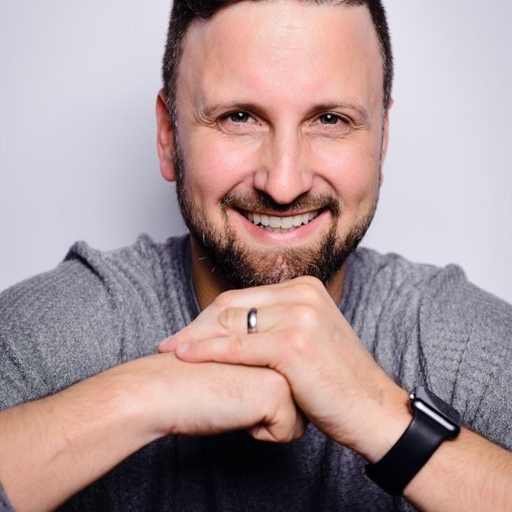 Leo Martins, Client Relations Director, discussing corporate gifting strategy with business clients